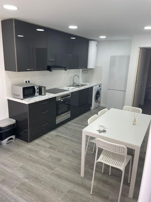 Aluga-se Qurto Mobilado a Rigor  a Estudante Serra da Luz/Pontinha