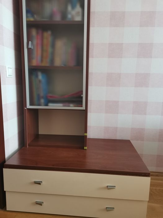 Продам шафу  під книги, внизу дві шухляди