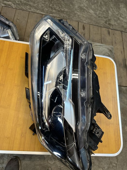 Фара Ниссан Рог левая.           .