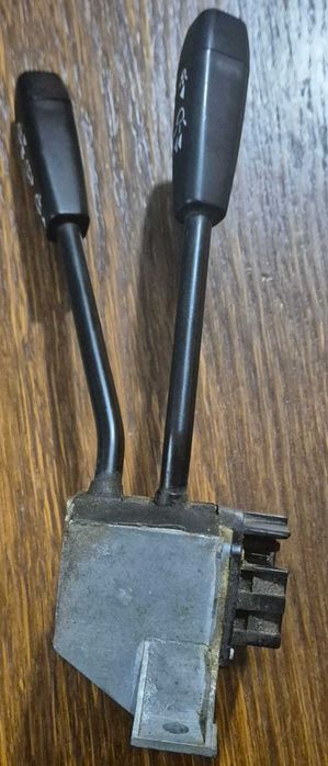 Przełącznik Manetka Świateł Wycieraczek FORD FIESTA MK1 (77-83r.)