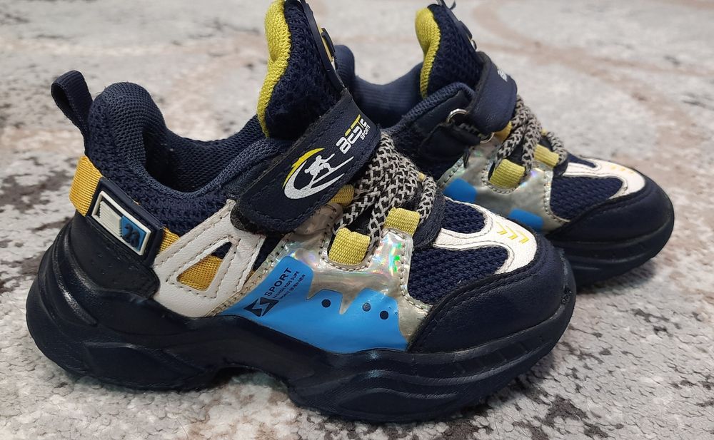 Кросівки на хлопчика 25 26 розмір