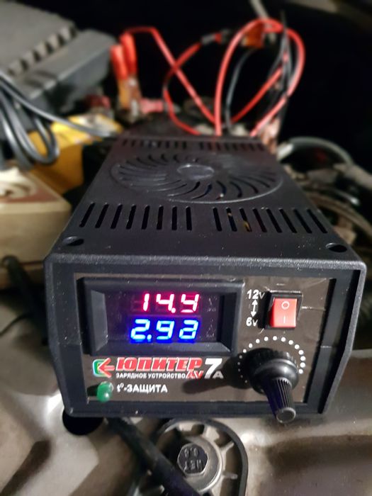 Автомобильное   зарядное устройство Юпитер 7А .