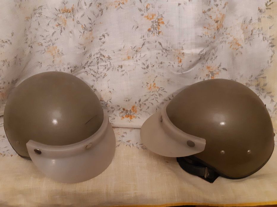 Kask PRL typu orzeszek