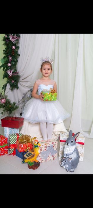 Гарна сукня на дівчинку