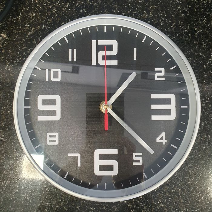 Relógio de Parede
Tem 20 cm