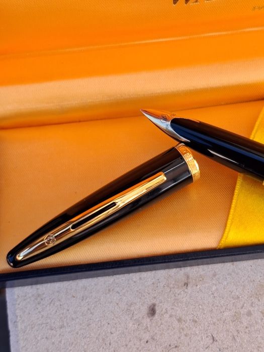 Caneta tinteiro Waterman Carene preta e dourado