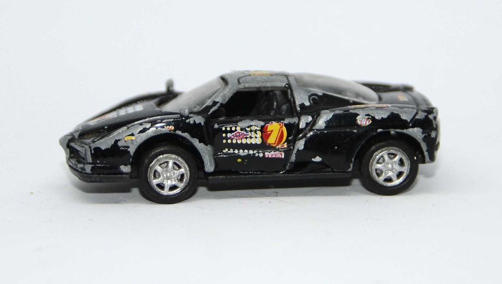 Model Resorak Auto Jak Ferrari Enzo 1:64 die-cast
