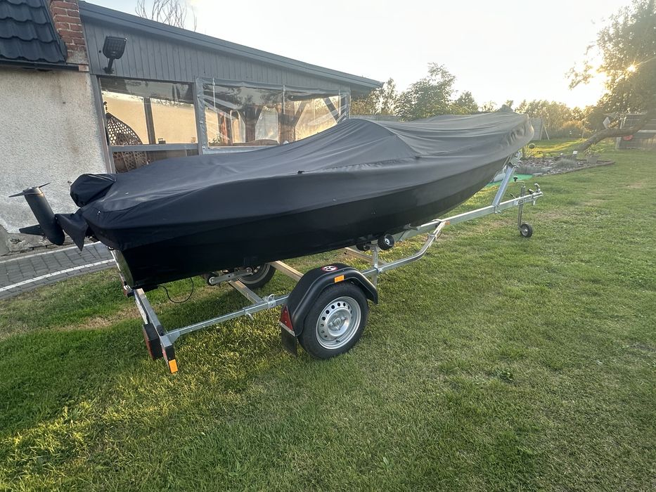 Łódka Wiosłowa  + przyczepka.