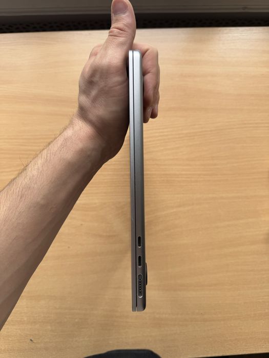 Macbook Макбук Air 13.6 m2 2022 8gb 256 ssd б/у стан 8.5/10