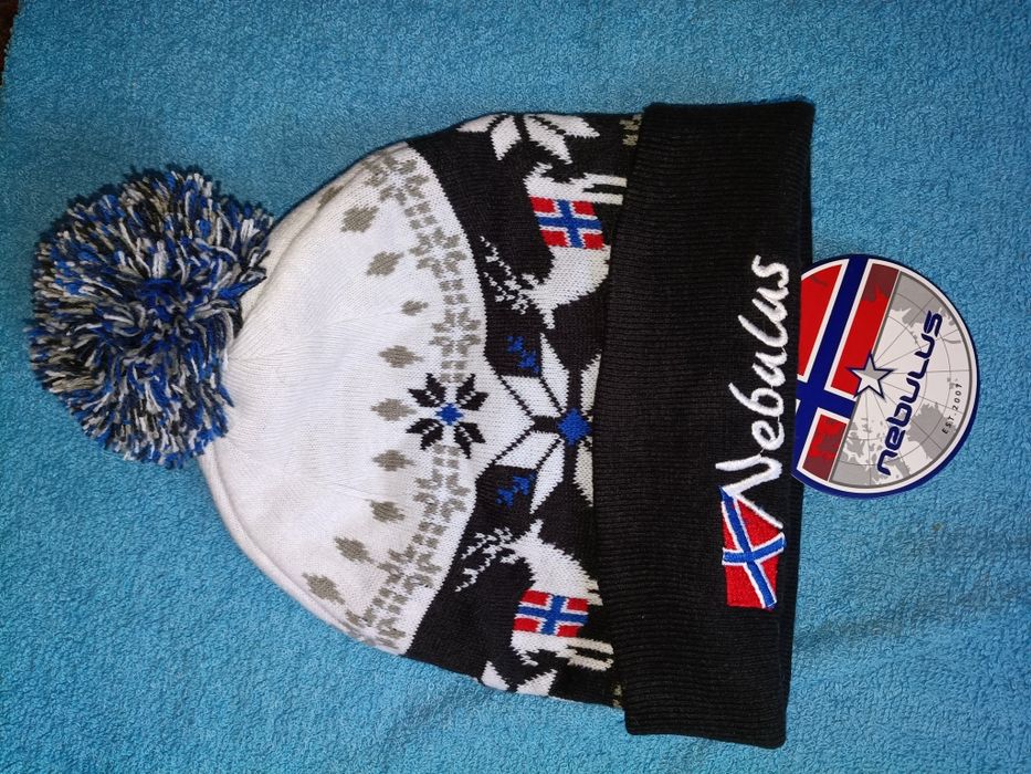 Czapka z pomponem Nebulus