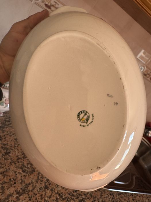 terrina de sopa ou travessa funda