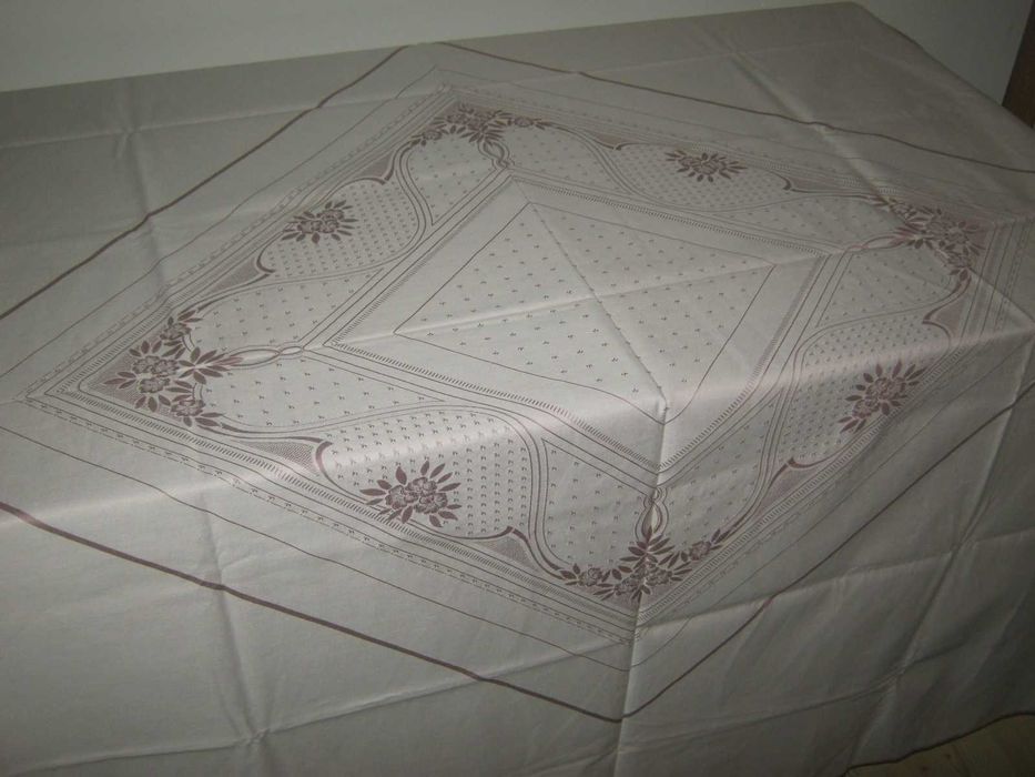 Obrus 100% bawełna adamaszek 132 / 162 cm