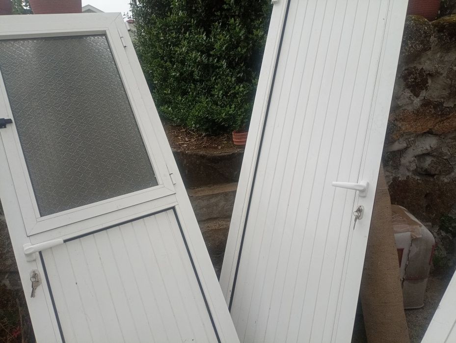 vendo fogão a gás + 2 portas de aluminio