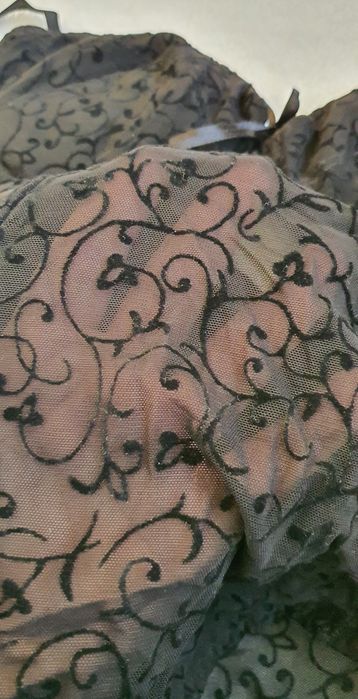 Czarne body r.75B prześwitujące motyw florystyczny Milena