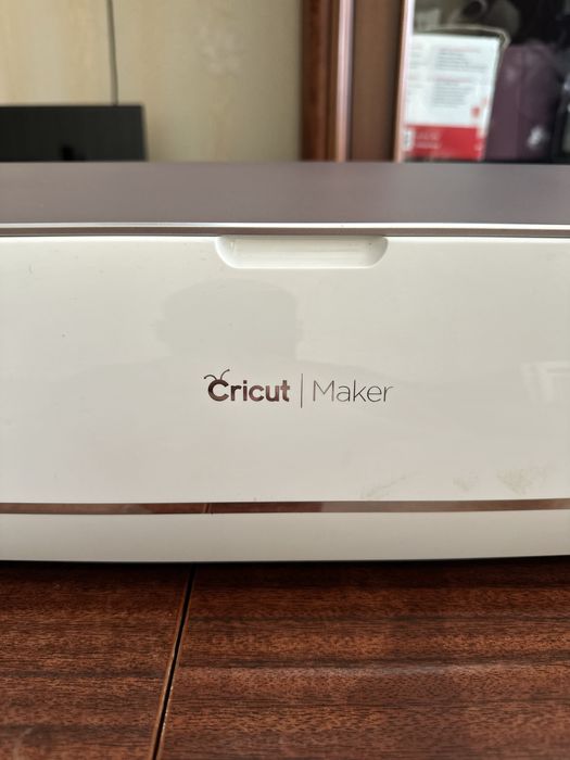 Плоттер Cricut Maker