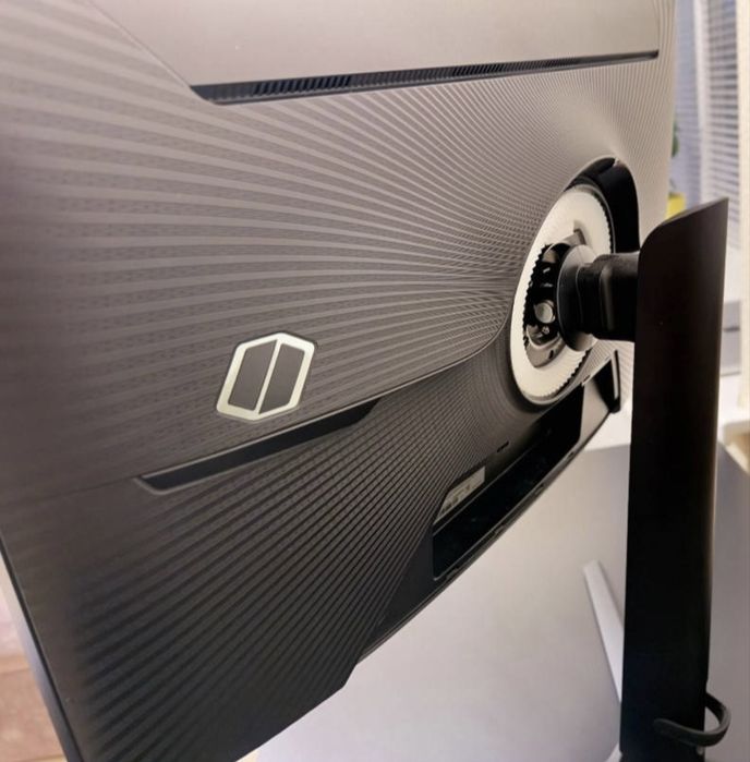 Монитор Samsung g7 odyssey 4k 144hz