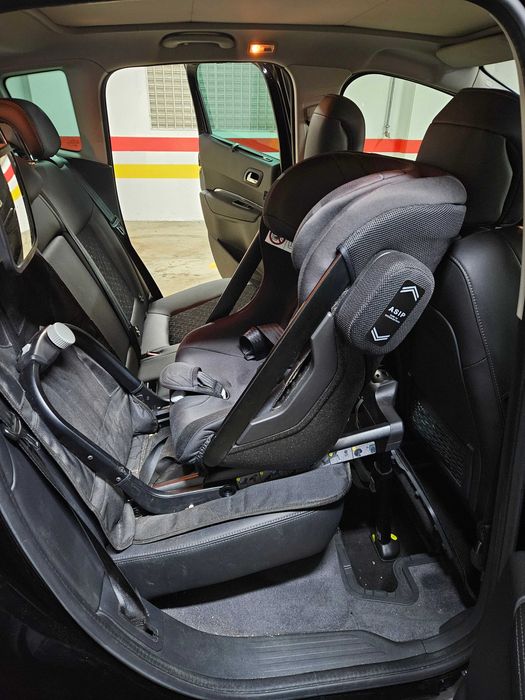 Cadeira Auto Axkid One+ de 40 a 125 cm / 23 kg / 7 anos