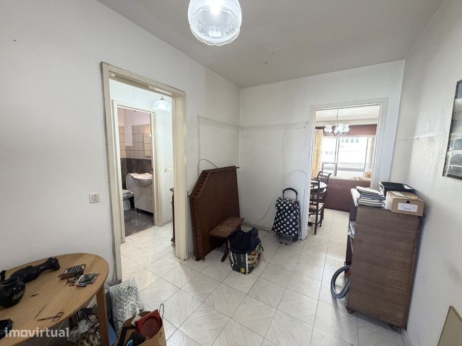 Apartamento T2 | Praça Do Metro De Alfornelos
