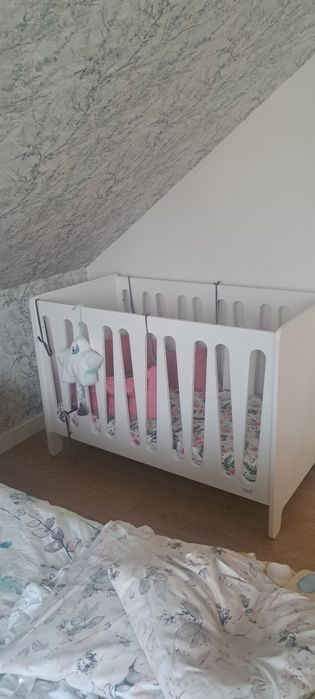 Łóżeczko 120 x 60 i przewijak - komoda pinio