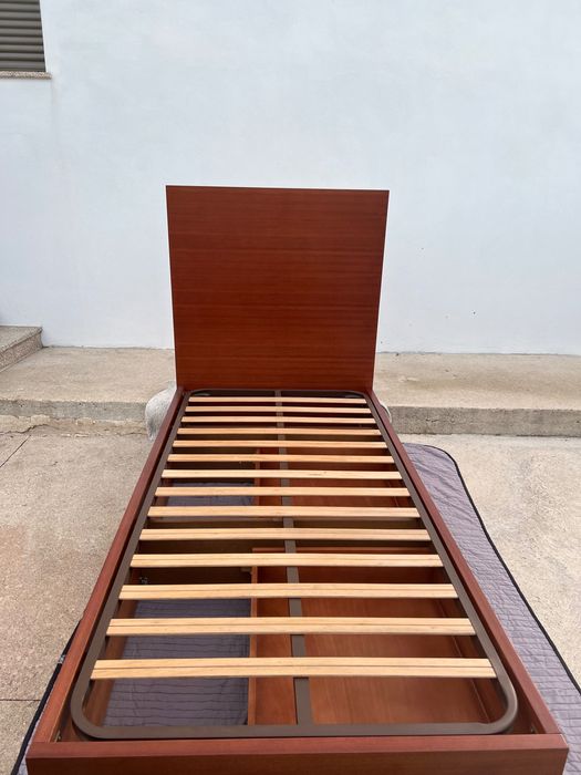 Cama pouco usada, em muito bom estado!