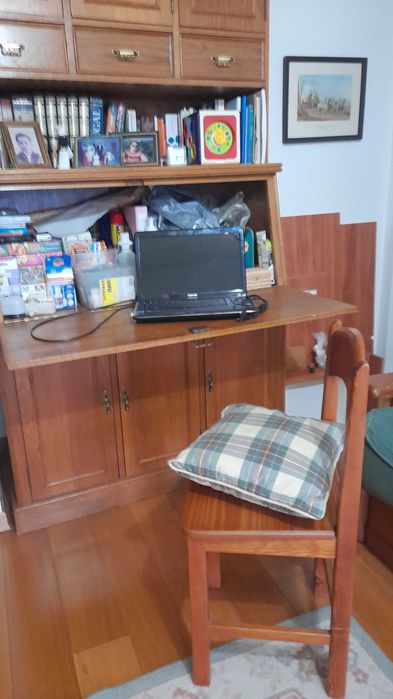 Escrevaninha com otima arrumação