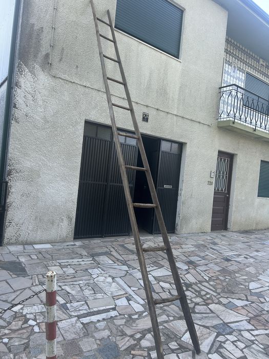 Escada de madeira