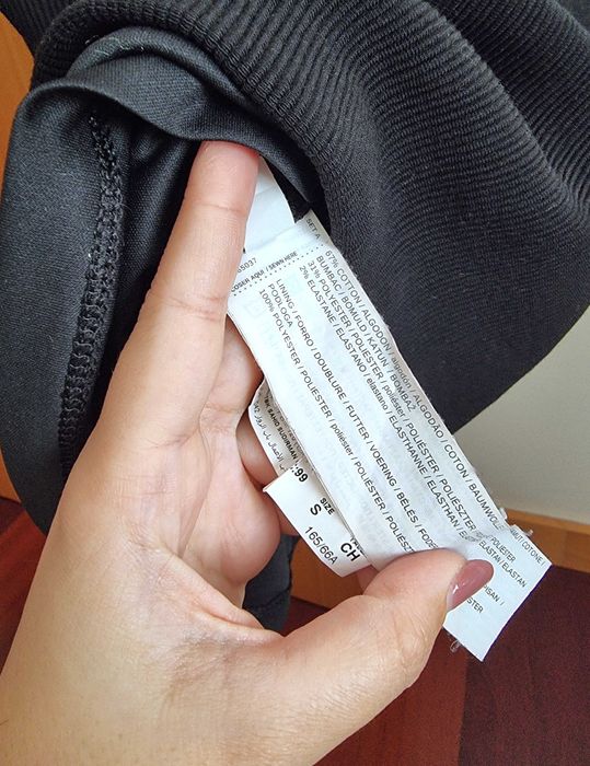 Saia preta de cintura subida Mango 67% algodão, tamanho S