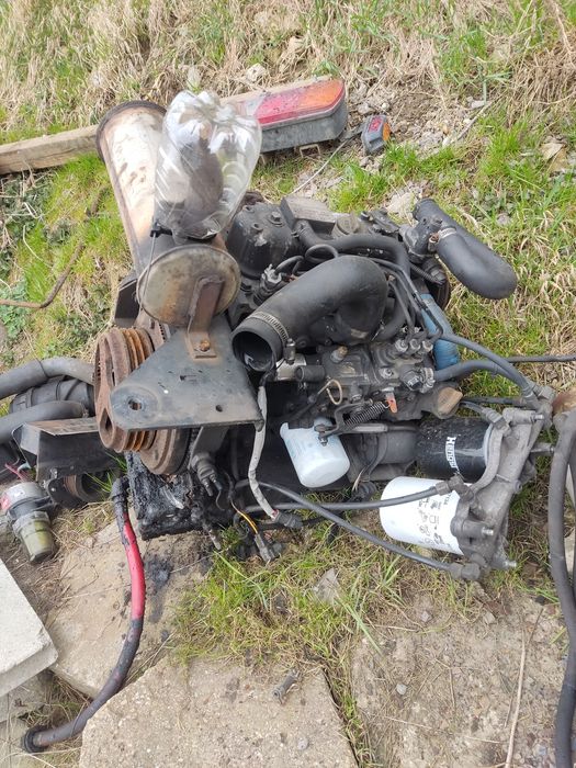 Silnik spalinowy 3 cylindrowy yanmar tk3.95a