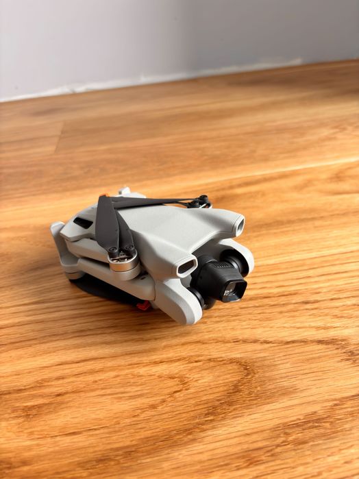 Dron DJI Mini 3 Fly More Combo (DJI RC)