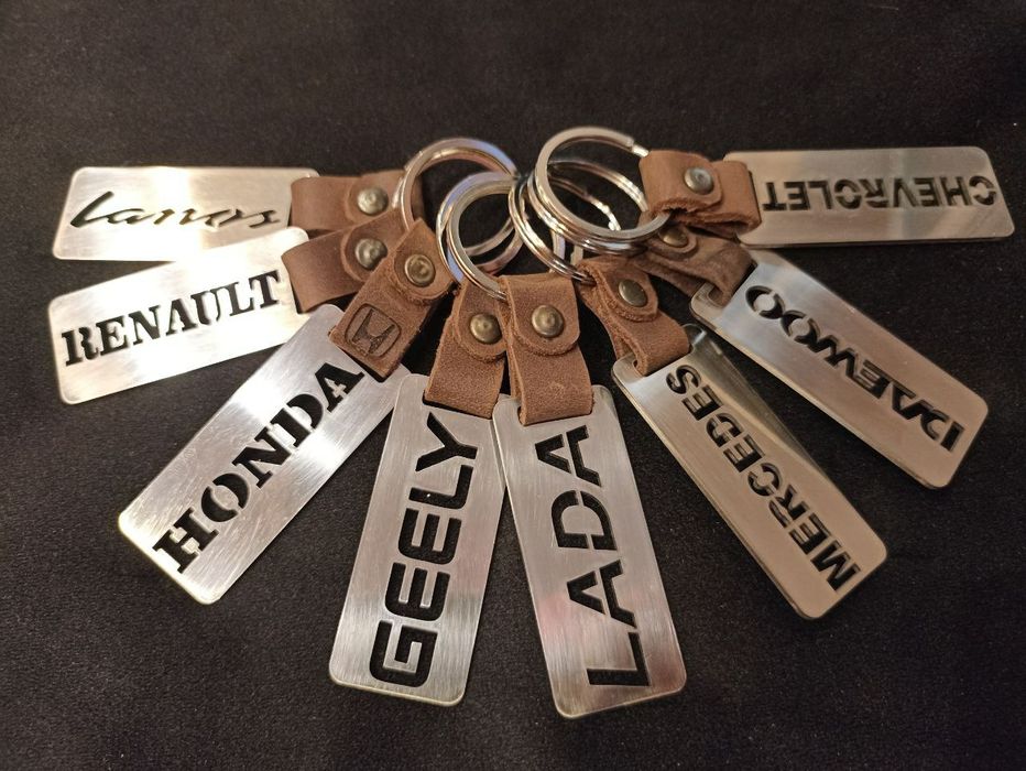 Брелок с маркой автомобиля