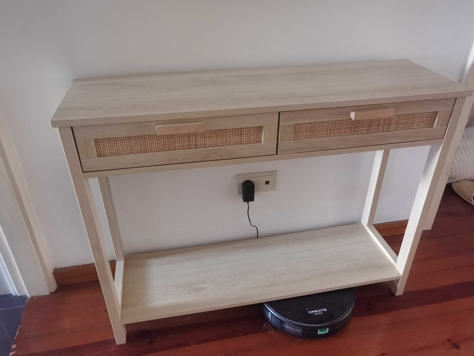 Móvel entrada imita madeira