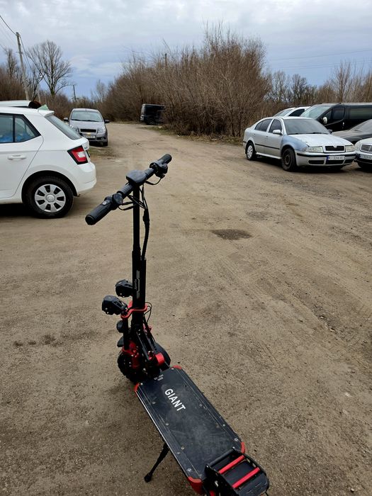 Самокат Giant M11 PRO Outlander