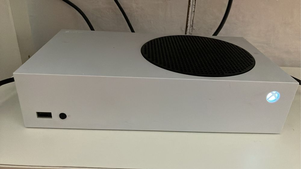 Xbox series S 512gb + pad z akumulatorem