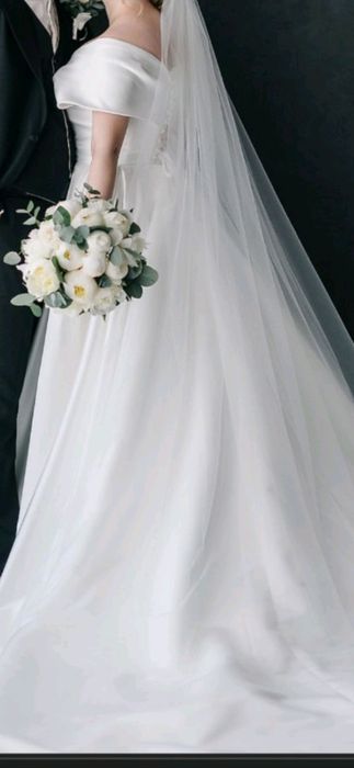 Весільне плаття . Розмір М-L. Стан ідеальний.