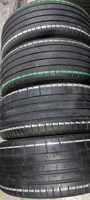 Pneus 235/35/20 semi novos