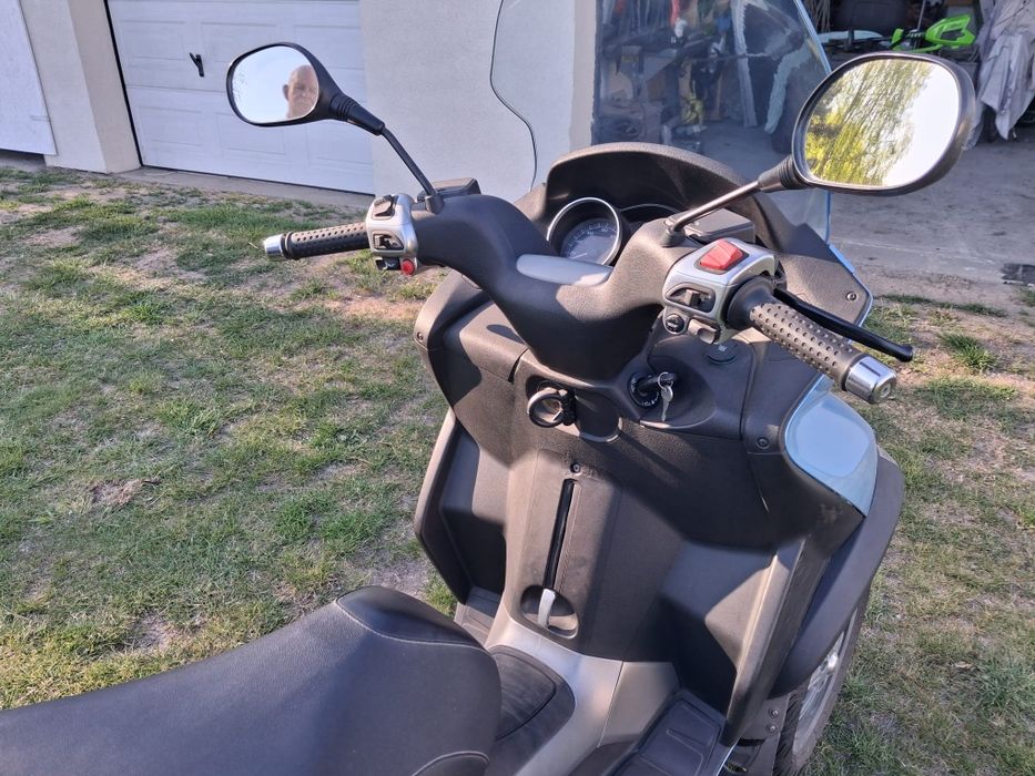 Skuter Piaggio MP3 250cm Ładny