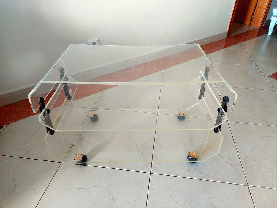 Mesa em Acrílico