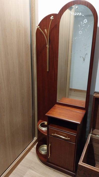 Movel de entrada com cabide e espelho