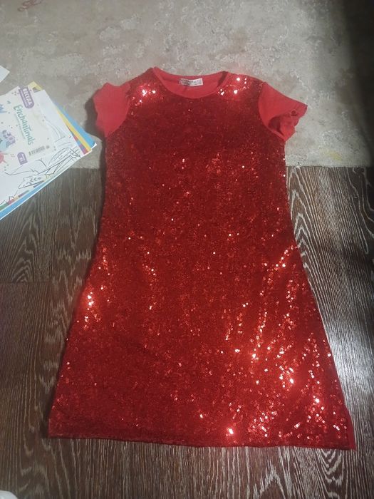 Продам сукню з паєтками