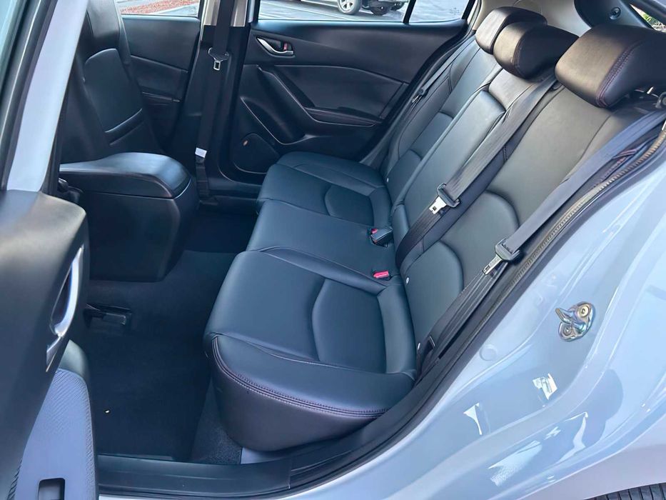 Mazda 3      2016