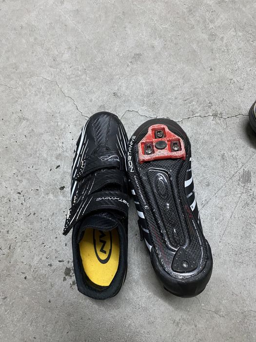 sapatos para bicicleta usados mas muito estimados .