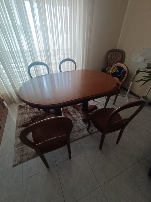 Mobília de Sala em Madeira: Armario + Mesa e 5 cadeiras