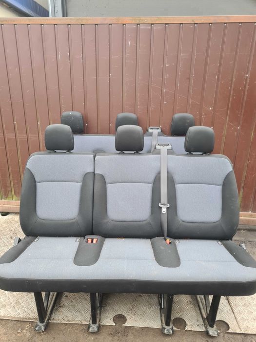 Renault Trafic III fotel kanapa środek tył II + III rząd Vivaro NV300