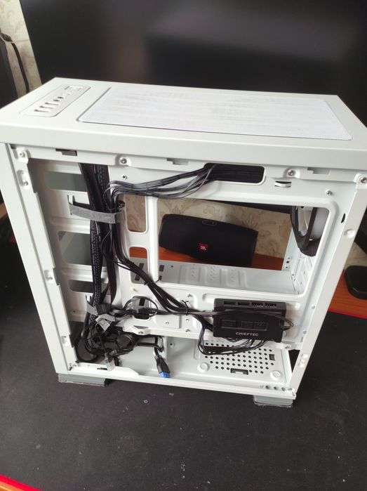 Продам Корпус для ПКGamemax M60 White та кулер Chieftec TORNADO CF RGB