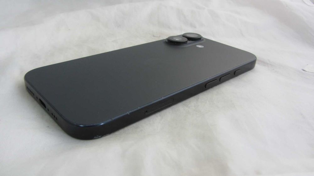 Apple iPhone 16 Black