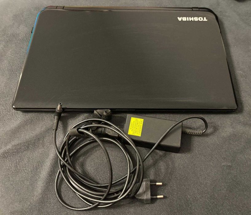 Portatil Toshiba Satellite Skullcandy L50-B-2DJ