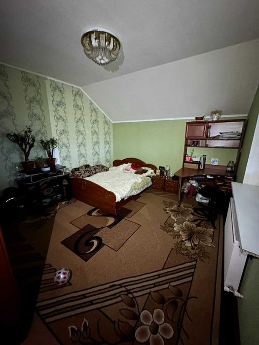 Продам будинок на 4 кімнати в центрі Стрижавки 5330