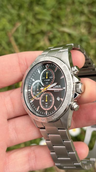 Lorus Chronograph 5bar water resistant