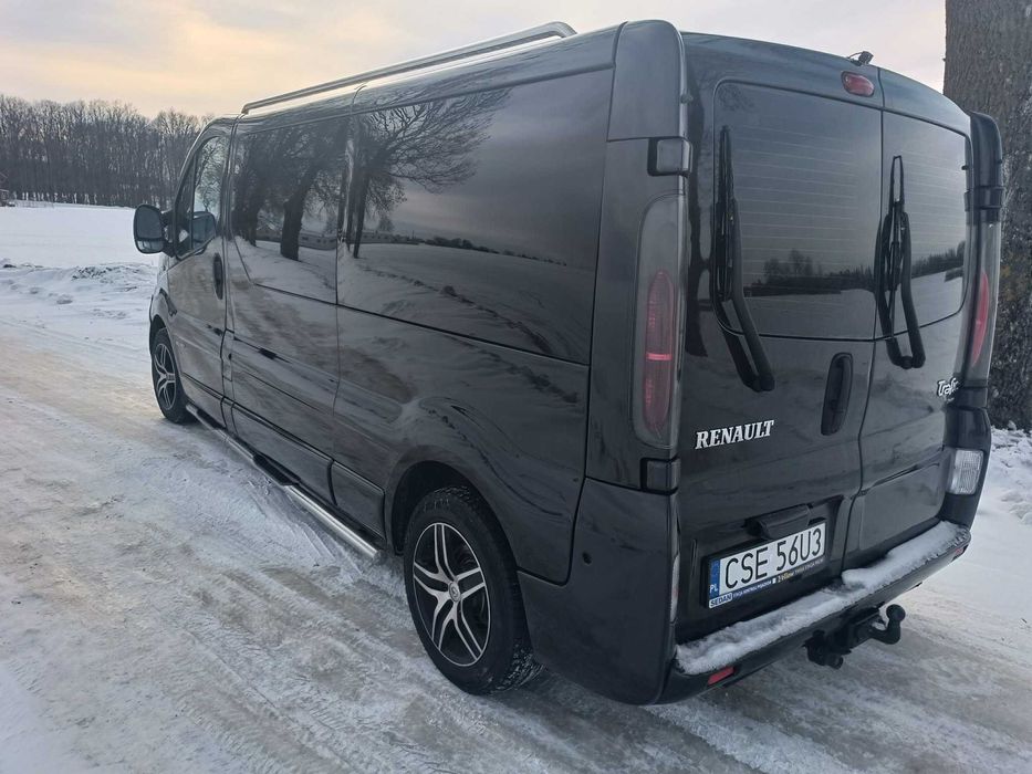 Renault Trafic 9 osobowy 2.5 bardzo zadbany ( vivaro primastar)