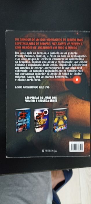 Livro Five Nights até Freddy 's- "Olhos de prata", 6 Edição,
